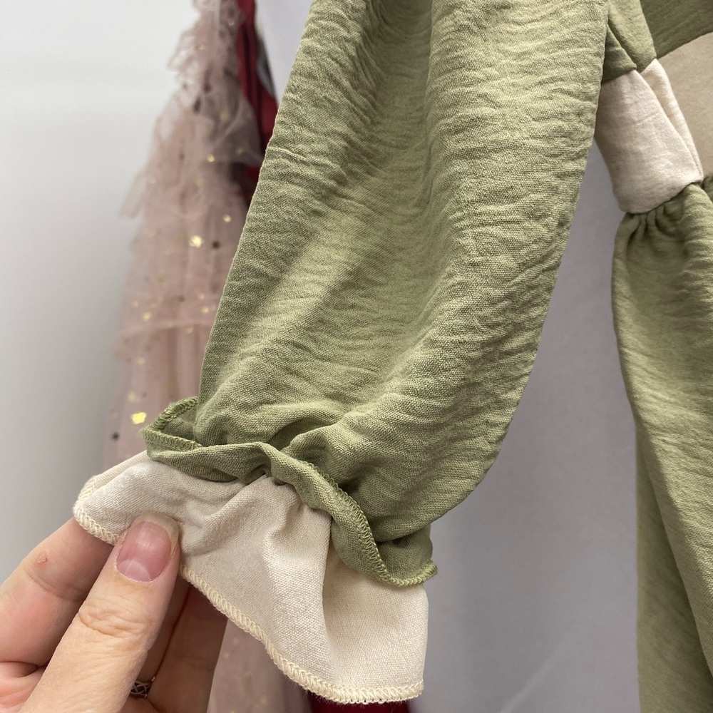 Elegant Green Kids Dress with Cream Accents - Picture 2 of 5